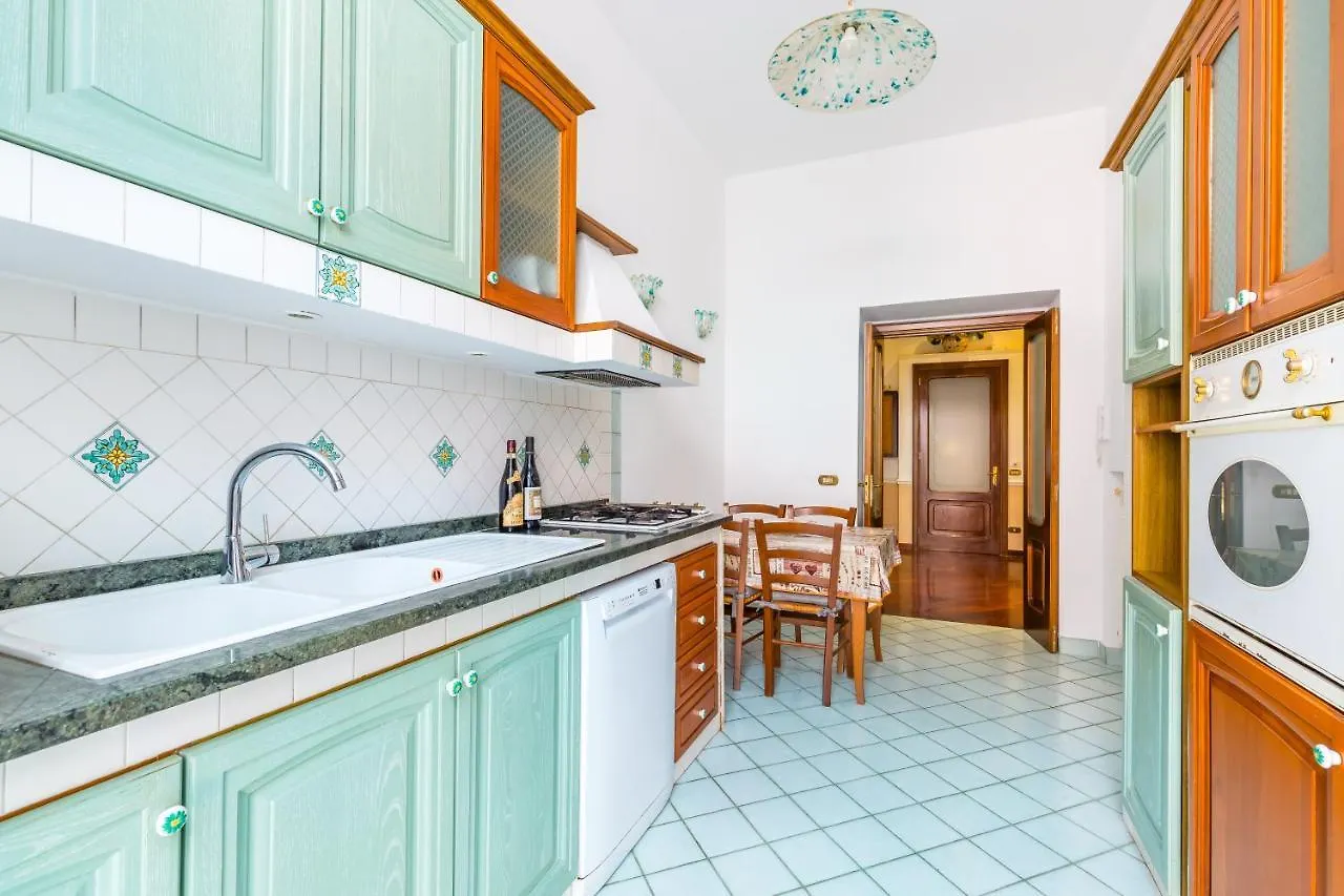 Grand Classic Apartment At San Martino By Napoliapartments