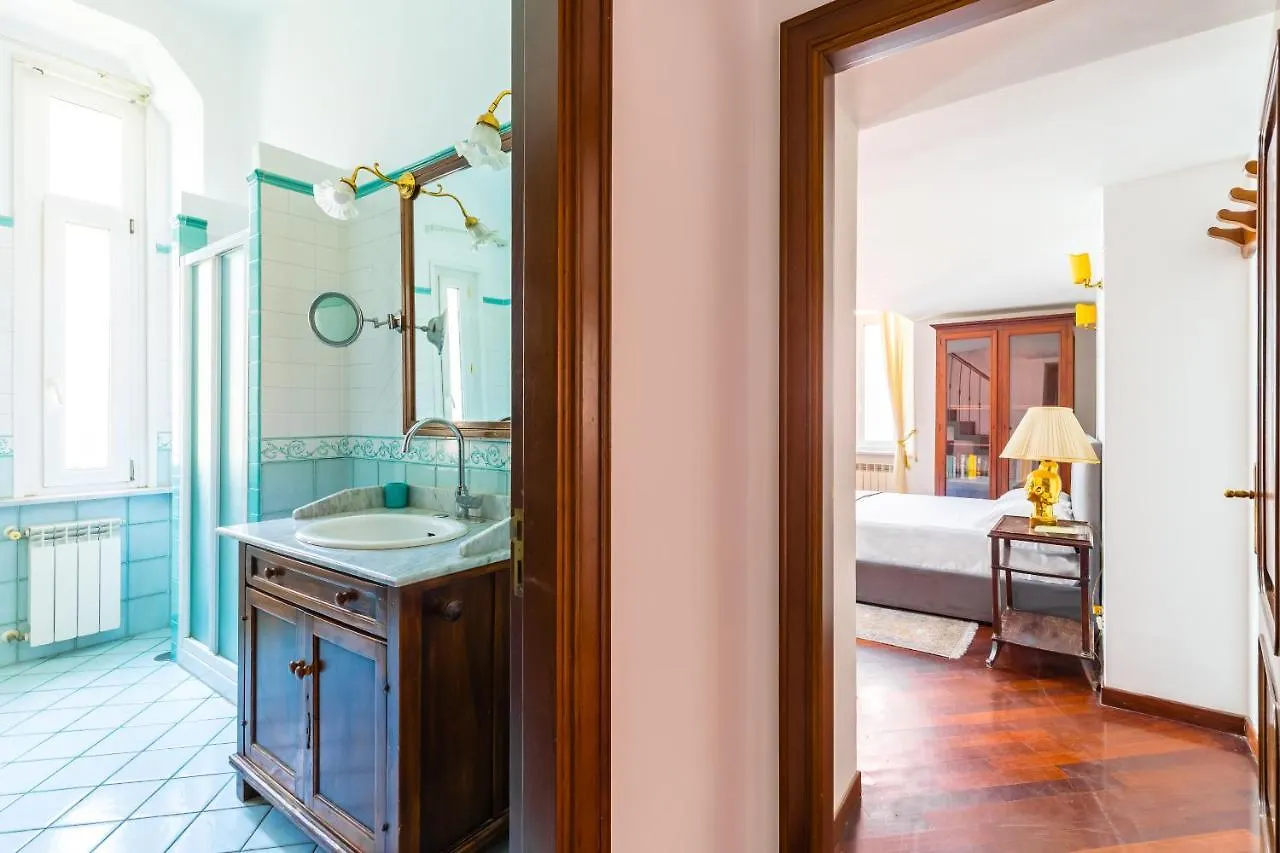 Grand Classic Apartment At San Martino By Napoliapartments
