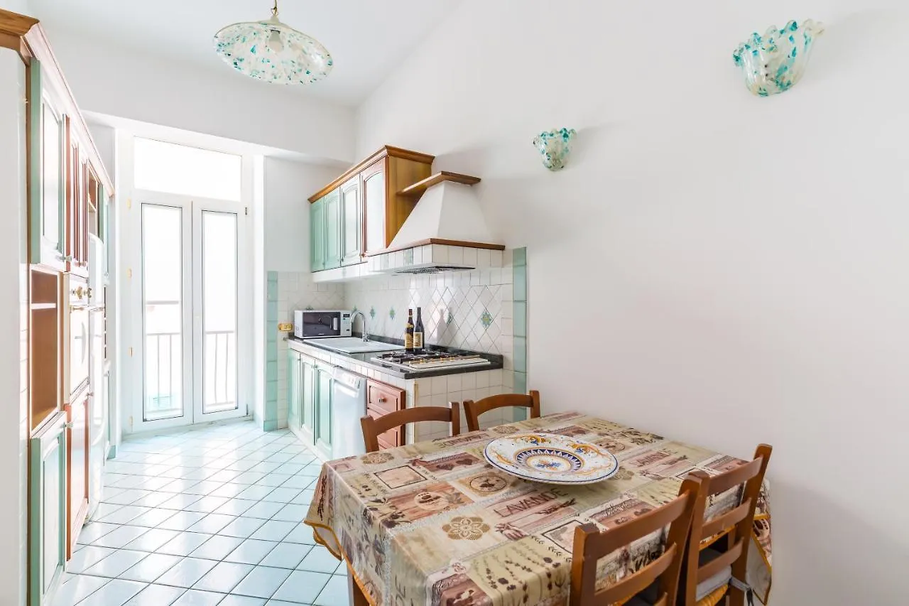 Grand Classic Apartment At San Martino By Napoliapartments