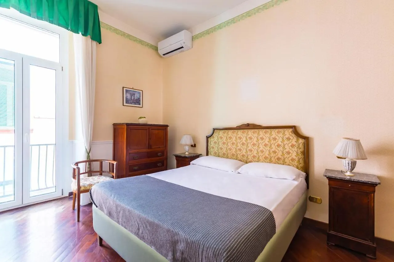 Grand Classic Apartment At San Martino By Napoliapartments