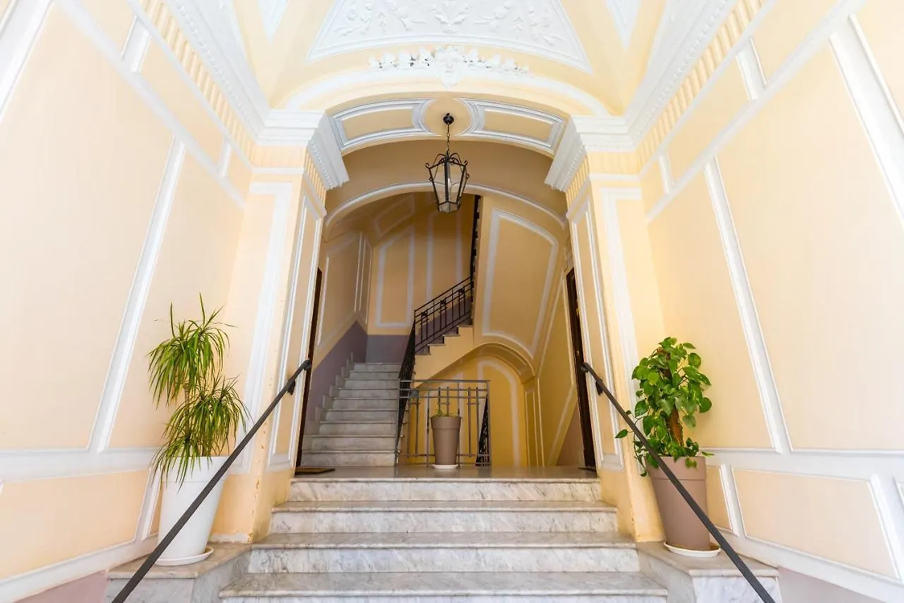 Grand Classic Apartment At San Martino By Napoliapartments