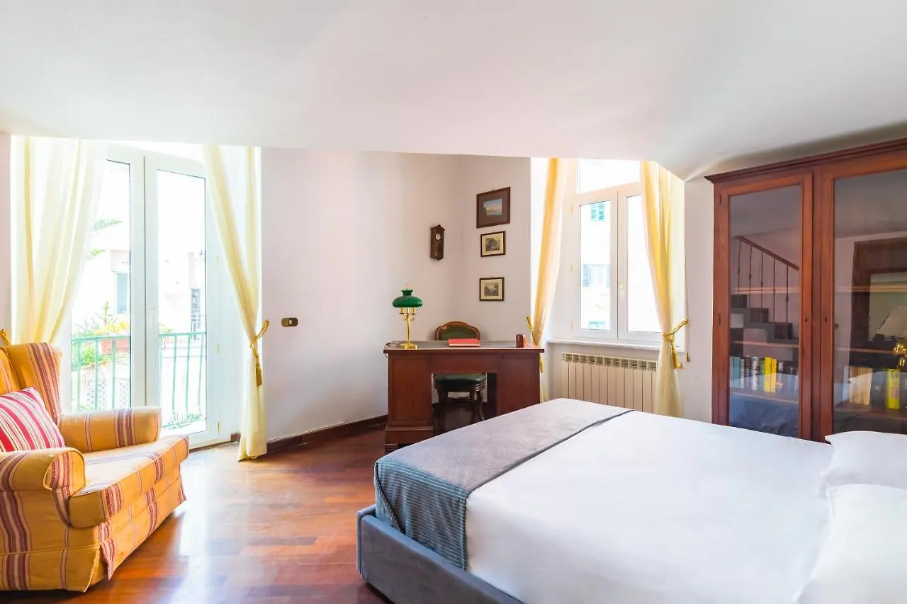 Grand Classic Apartment At San Martino By Napoliapartments  ナポリ