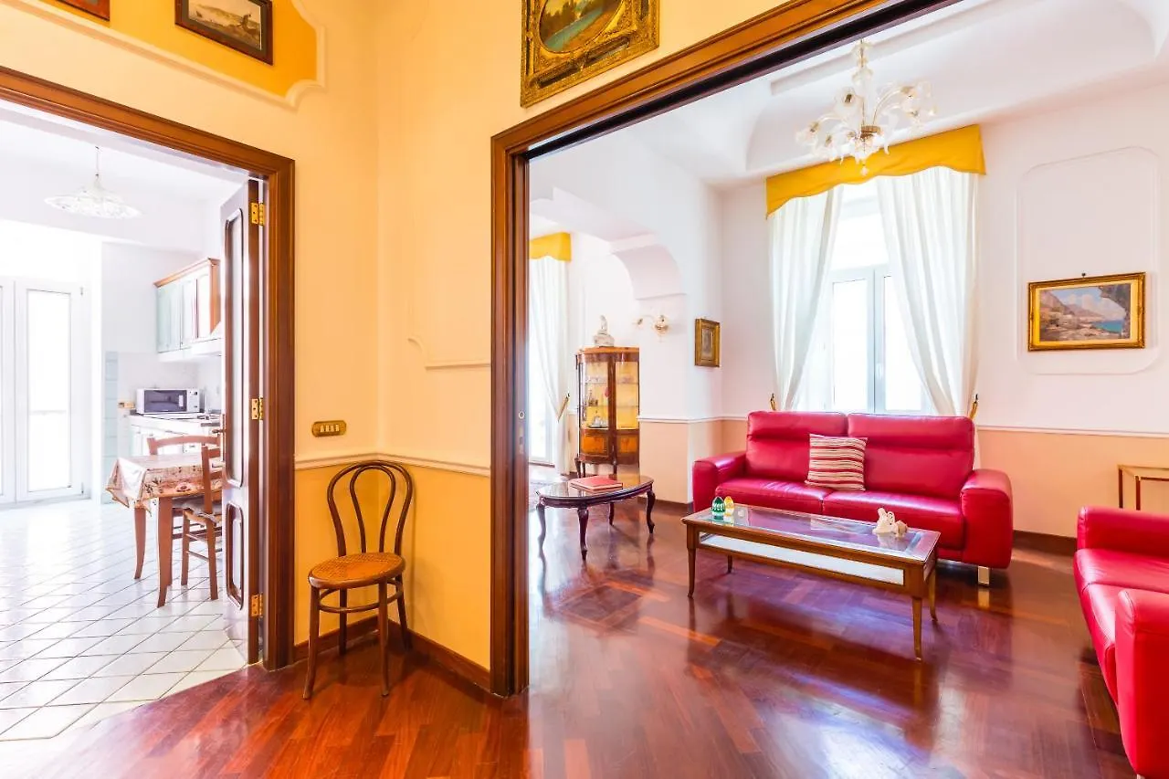 Grand Classic Apartment At San Martino By Napoliapartments
