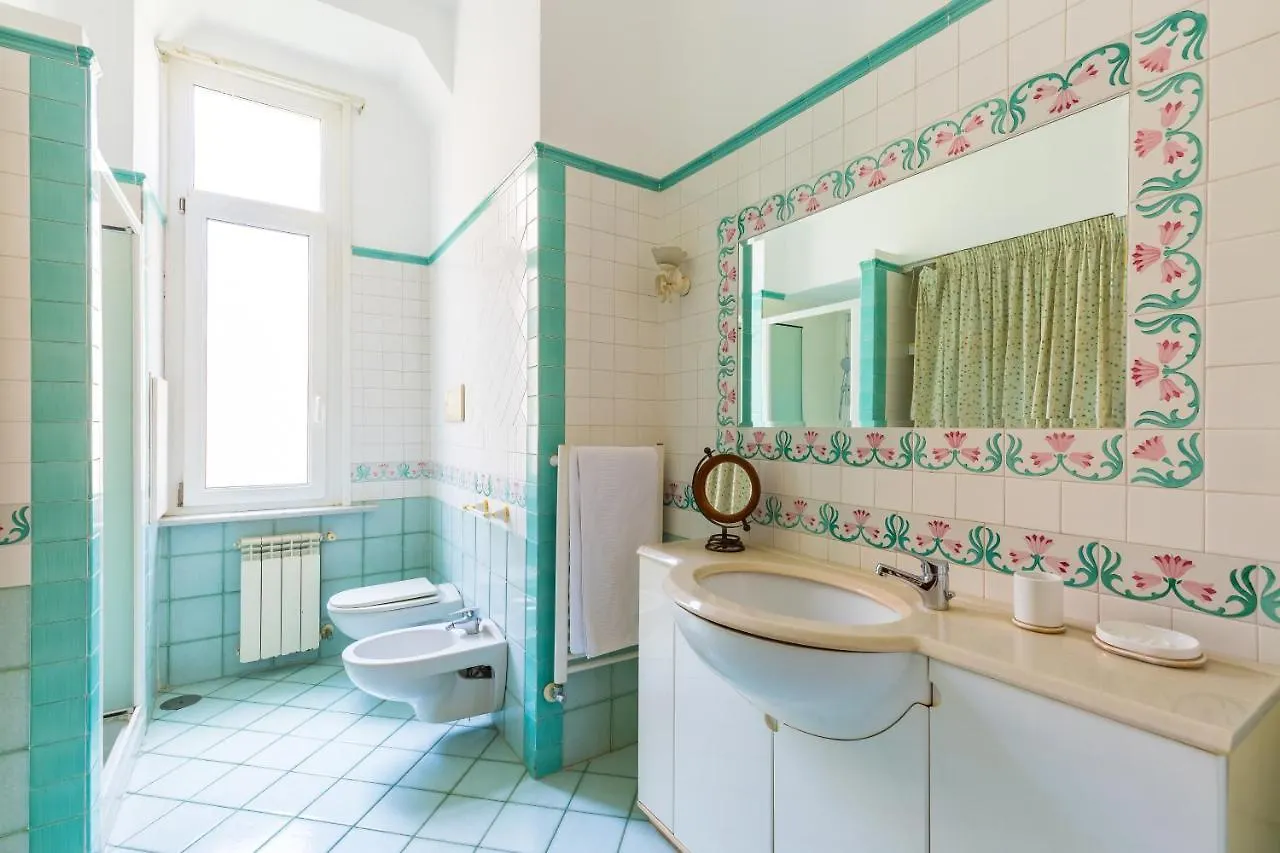 Grand Classic Apartment At San Martino By Napoliapartments