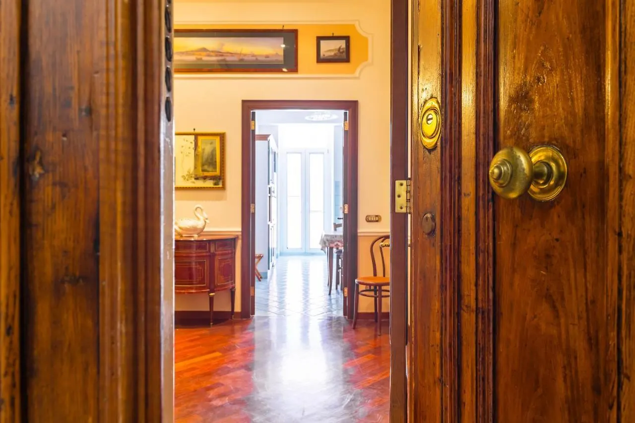 Grand Classic Apartment At San Martino By Napoliapartments