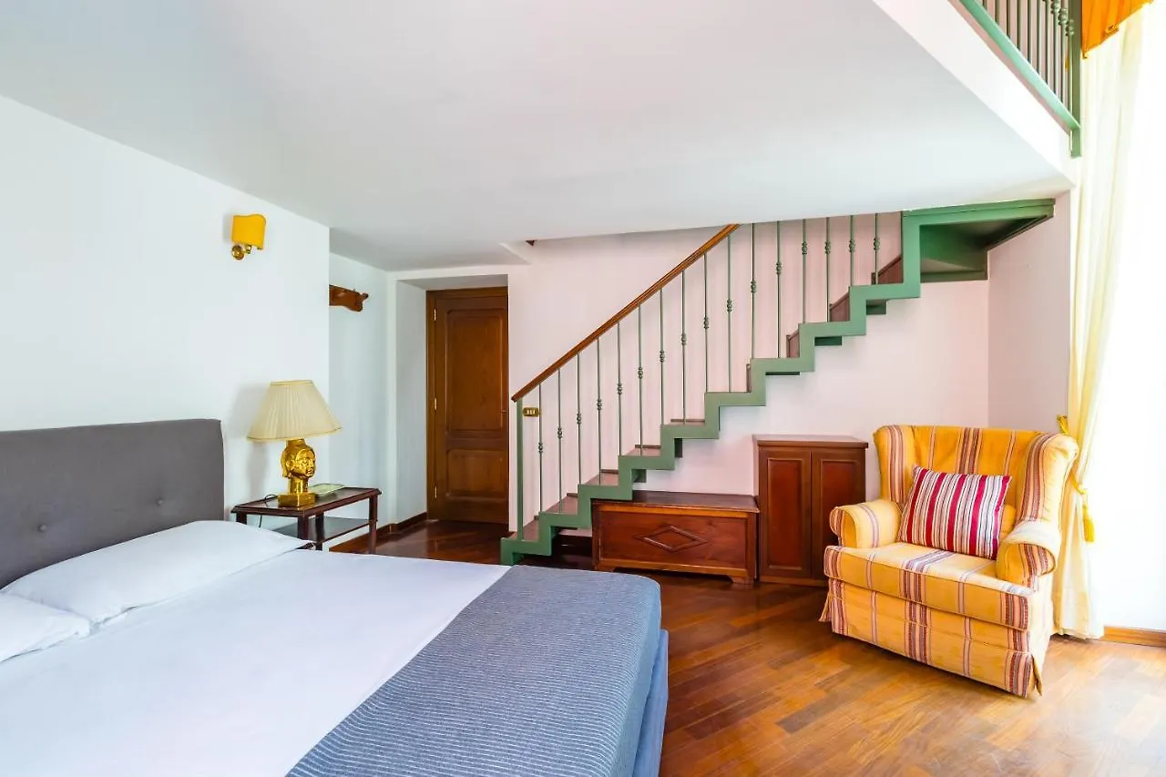 Grand Classic Apartment At San Martino By Napoliapartments