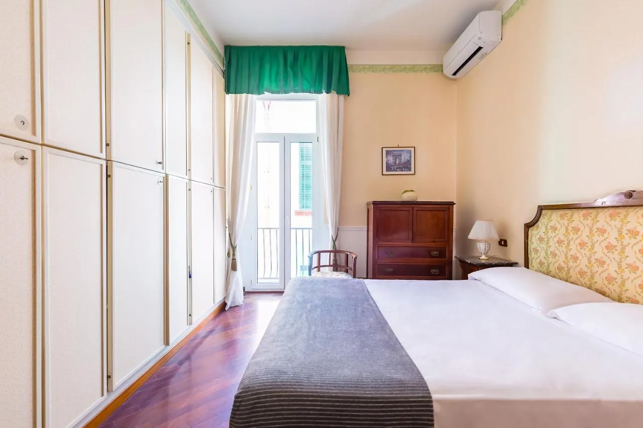 Grand Classic Apartment At San Martino By Napoliapartments