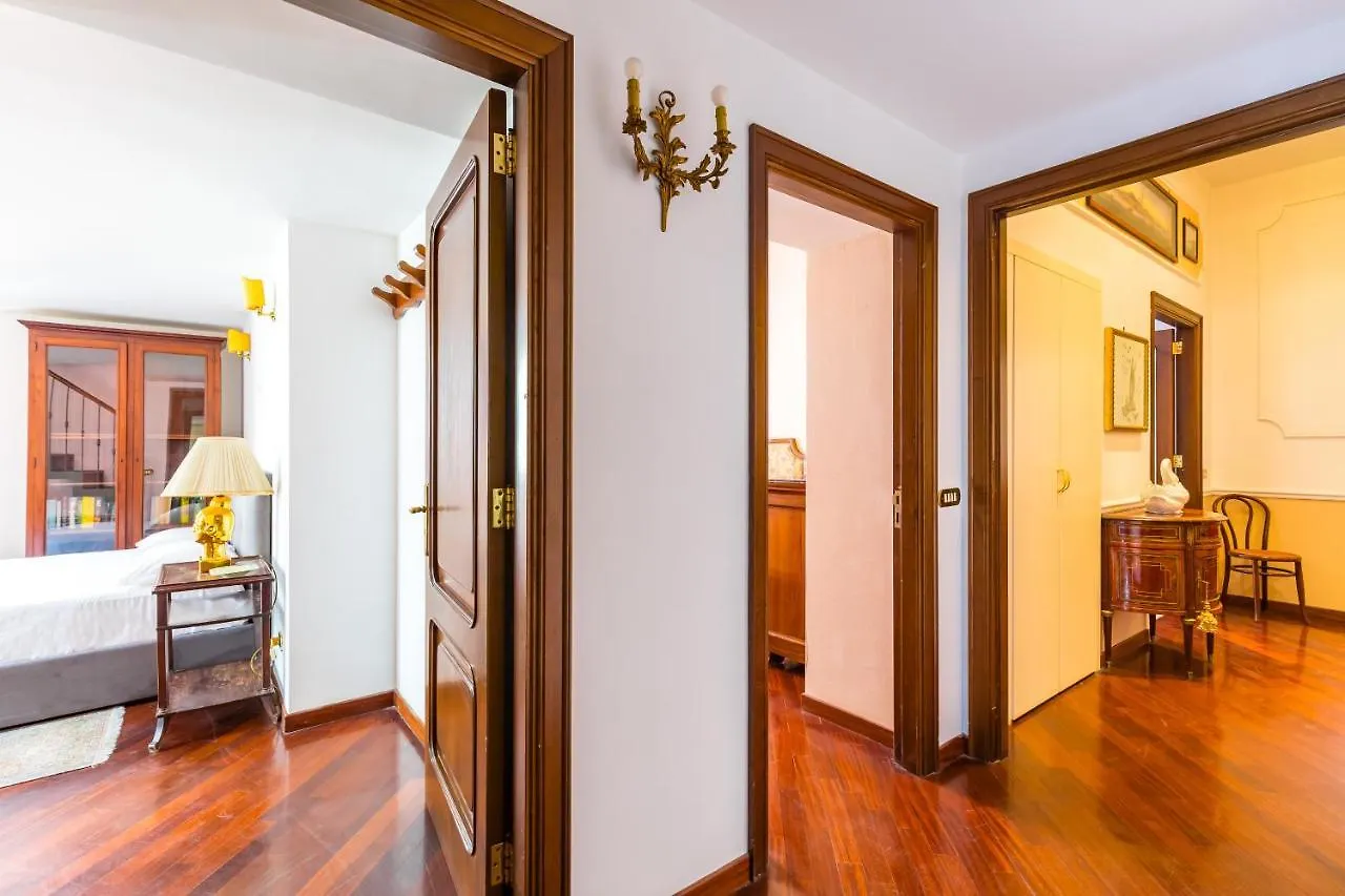 Grand Classic Apartment At San Martino By Napoliapartments Itálie