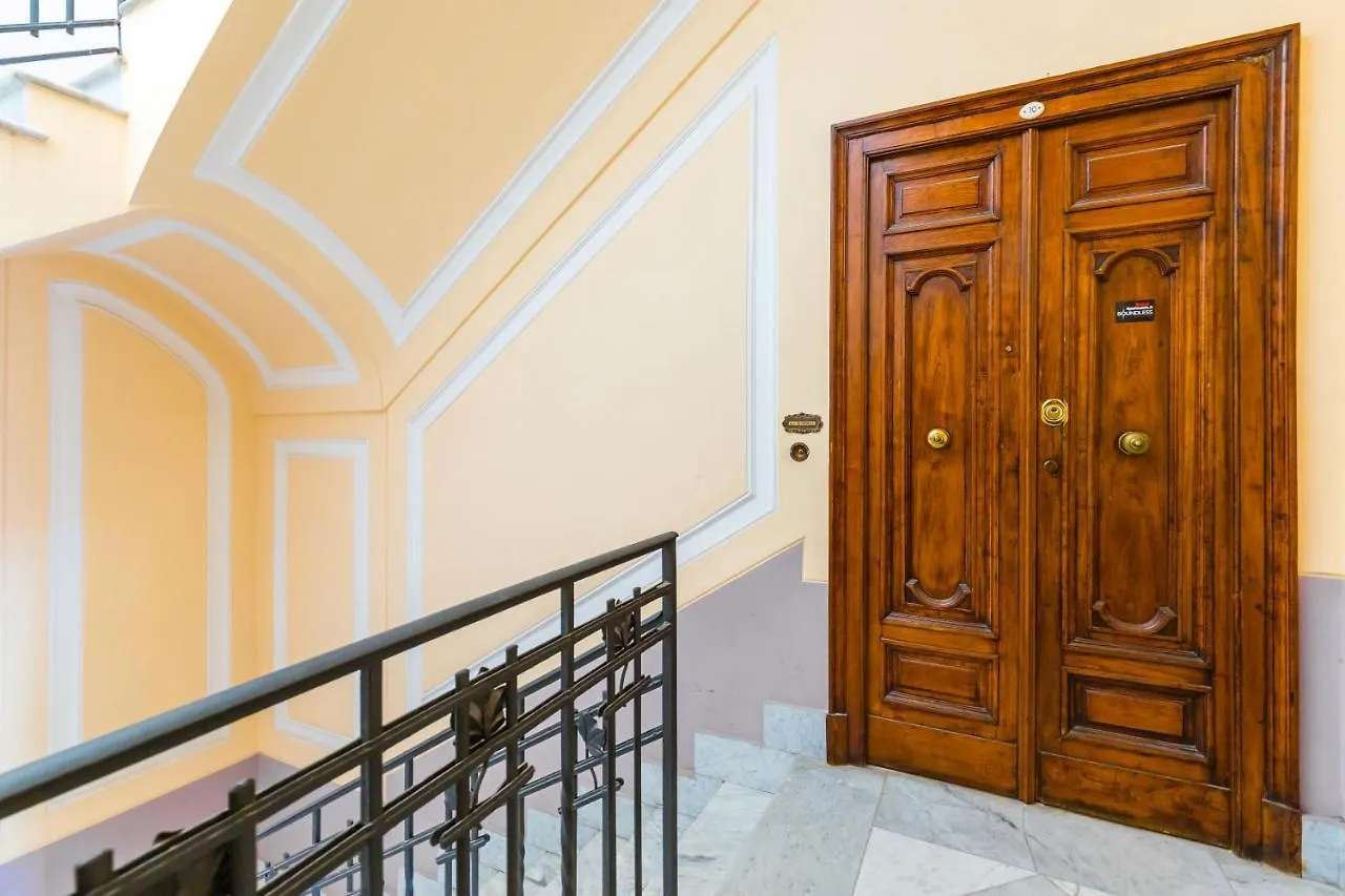 Grand Classic Apartment At San Martino By Napoliapartments