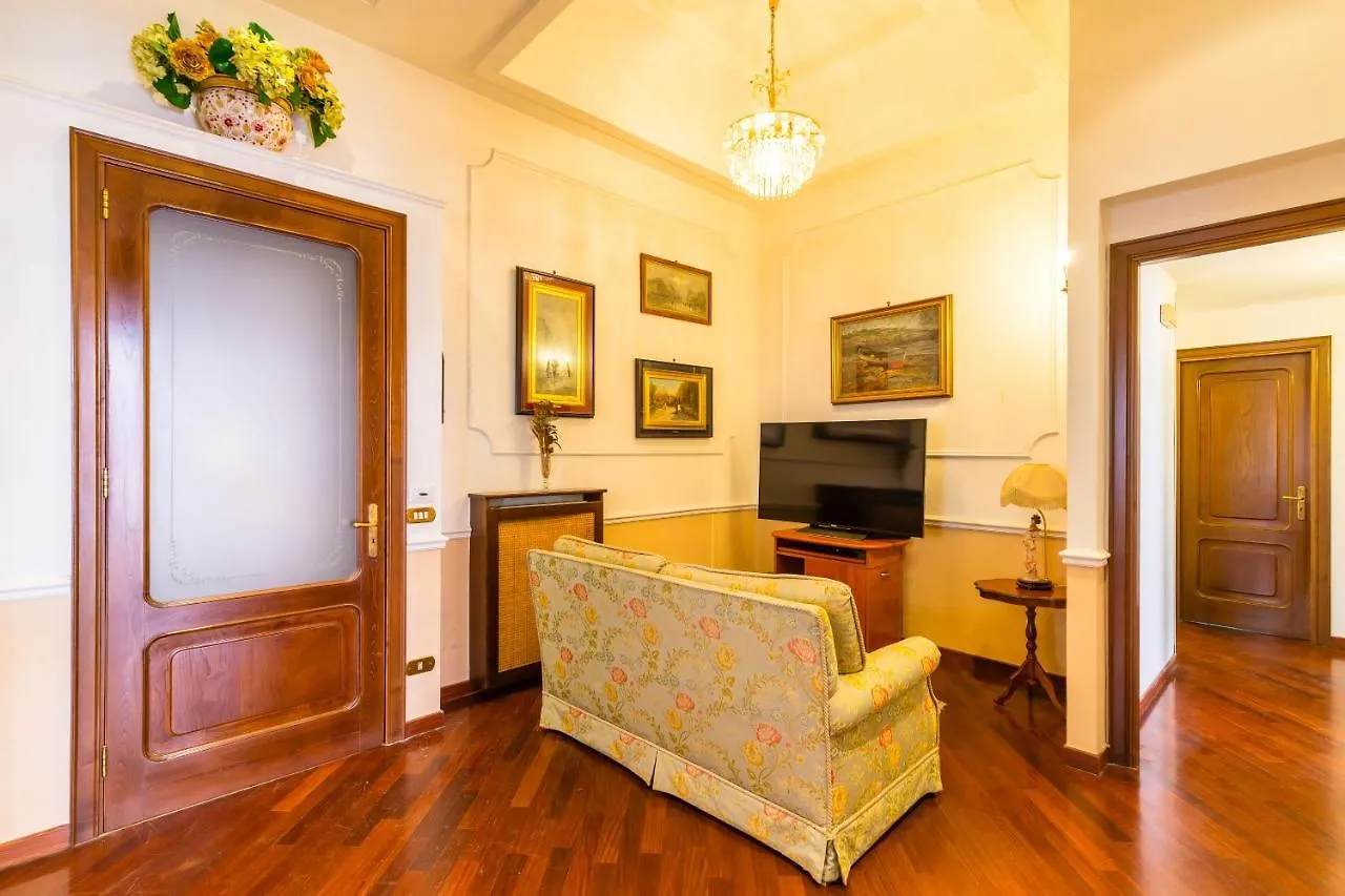 Grand Classic Apartment At San Martino By Napoliapartments