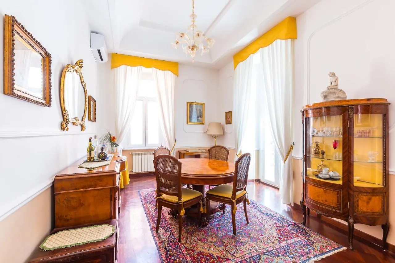 Grand Classic Apartment At San Martino By Napoliapartments Itálie